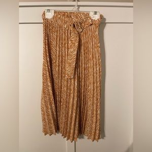 Women’s lulu small skirt - Like new